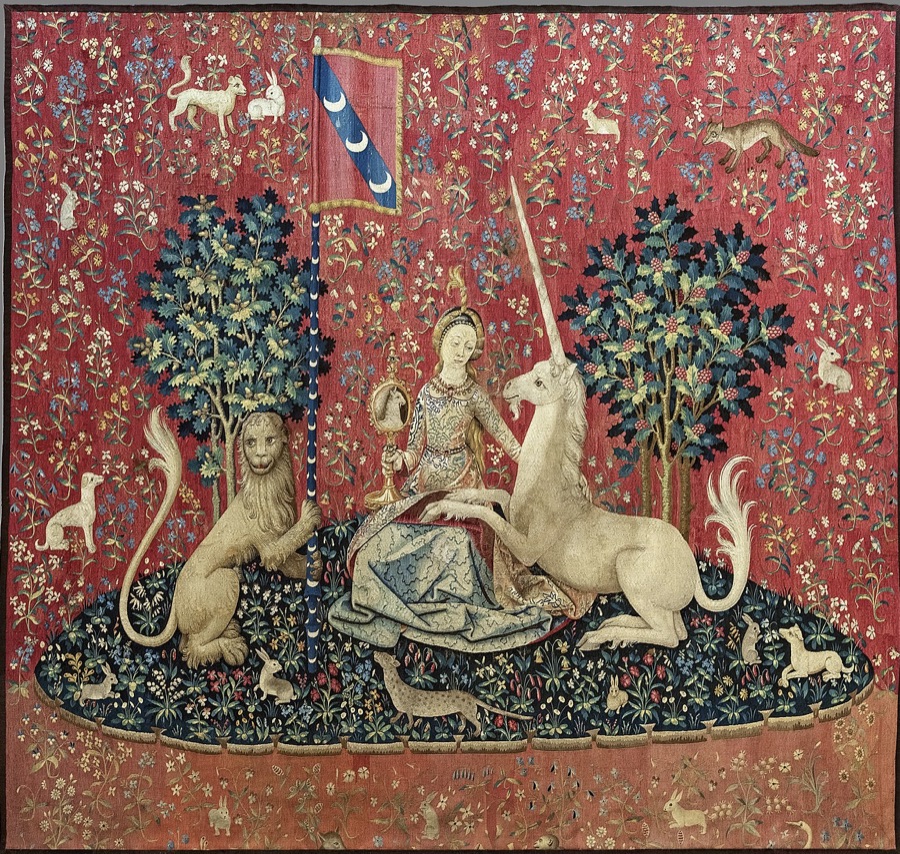 La Dame à la licorne : tapisserie tissée vers 1500, une licorne blanche dans un décor rouge fleuri
